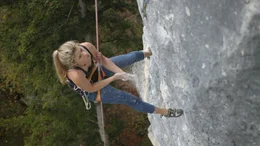 F&uuml;r Erich Gatt, den Viehhirt, ist die Ruhe seines Arbeitsplatzes im Valser Tal einzigartig.; Die angehende Bergf&uuml;hrerin Esther Braun beim Klettertraining in der Berchtesgadener Bischofswand.