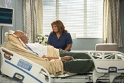 Patientenbesuch: James Pickens Jr. als Dr. Richard Webber, Chandra Wilson als Dr. Miranda Bailey