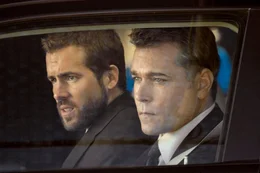 Der B&uuml;hnenmagier Buddy Israel war fr&uuml;her ein Gangster und ehemaliges Mitglied der Mafia. Als der im Sterben liegende Mafiaboss Sparazza Killer anheuert und Kopfgeld auf das Herz von Buddy aussetzt, beginnt f&uuml;r die FBI Agenten Caruthers (Ray Liotta, r.) und Richard Messner (Ryan Reynolds, l.) eine t&ouml;dliche Jagd ...