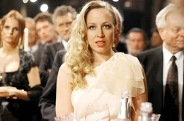 Ivana (Nina Proll) hofft, dass ihr Mann das Kommando im L&ouml;wenthal-Clan &uuml;bernehmen wird.
