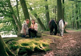 00 Uhr im Ersten. Wo ist Silverado? Der Araberhengst ist ausgerissen. Verzweifelt macht sich Alina (Marett Katalin Klahn) in Begleitung von Patrick (Tim-Kristopher Hausmann) auf die Suche.