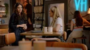 Jessica (Nina Ensmann, r.) begegnet Lauras (Chryssanthi Kavazi) Attacke mit neuem Selbstbewusstsein. Jessica (Nina Ensmann, r.) begegnet Lauras (Chryssanthi Kavazi) Attacke mit neuem Selbstbewusstsein.