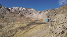 Kontrolle der Material-Seilbahn zur Similaunh&uuml;tte von H&uuml;ttenwirt Markus Pirpamer.