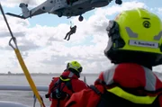 3 DGzRS und Marine demonstrieren in Maasholm Bergung von Verletzten auf See. 3 DGzRS und Marine demonstrieren in Maasholm Bergung von Verletzten auf See.