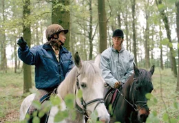 00 Uhr im Ersten. Wo ist Silverado? Der Araberhengst ist ausgerissen. Verzweifelt macht sich Alina (Marett Katalin Klahn) in Begleitung von Patrick (Tim-Kristopher Hausmann) auf die Suche.