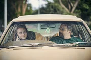 Gedanklich ist Verkehrspolizistin in Probezeit Helen (Danielle Macdonald) noch immer bei dem Fremden und dessen Suche nach seiner Identität - sehr zum Missfallen ihres Verlobten Ethan (Greg Larsen). Gedanklich ist Verkehrspolizistin in Probezeit Helen (Danielle Macdonald) noch immer bei dem Fremden und dessen Suche nach seiner Identität - sehr zum Missfallen ihres Verlobten Ethan (Greg Larsen).
