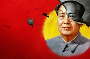 Die dreiteilige Serie geht dem Mao-Kult auf den Grund – einem Mythos, der nach wie vor in der chinesischen Gesellschaft präsent ist. Die dreiteilige Serie geht dem Mao-Kult auf den Grund – einem Mythos, der nach wie vor in der chinesischen Gesellschaft präsent ist.