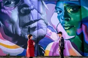 Die SOKO ermittelt in der Linzer Graffiti-Szene. Ein Sprayer ist, trotz Sicherung, von einem Hausdach gestürzt und dabei ums Leben gekommen. Die Kommissare vermuten, dass das Seil manipuliert wurde. Im Bild: Joe (Katharina Stemberger) und Tom (Michael Pink) Die SOKO ermittelt in der Linzer Graffiti-Szene. Ein Sprayer ist, trotz Sicherung, von einem Hausdach gestürzt und dabei ums Leben gekommen. Die Kommissare vermuten, dass das Seil manipuliert wurde. Im Bild: Joe (Katharina Stemberger) und Tom (Michael Pink)