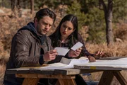 Max Evans (Nathan Dean, l.); Liz Ortecho (Jeanine Mason, r.)