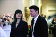 Brennan (Emily Deschanel) und Booth (David Boreanaz) müssen den Mord an Wendy Bovitz aufklären und befragen die aktuelle Kundschaft der toten Hochzeitsplanerin. Brennan (Emily Deschanel) und Booth (David Boreanaz) müssen den Mord an Wendy Bovitz aufklären und befragen die aktuelle Kundschaft der toten Hochzeitsplanerin.