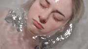 Sandrine (29) vergleicht Depressionen mit einem Gefühl unter Wasser: "Es ist, wie wenn ich im Wasser bin, irgendwo unten am Grund und will nach oben schwimmen, aber ich merke, ich komme nicht hoch." Sandrine (29) vergleicht Depressionen mit einem Gefühl unter Wasser: "Es ist, wie wenn ich im Wasser bin, irgendwo unten am Grund und will nach oben schwimmen, aber ich merke, ich komme nicht hoch."