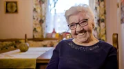 Anna Riedl (90) hat nach dem frühen Tod ihres Mannes Max eine Aufgabe gefunden, die sie, wie alles sagen, jung gehalten hat: Sie sammelt und spart eigenes Geld für Kinder in Indien. Anna Riedl (90) hat nach dem frühen Tod ihres Mannes Max eine Aufgabe gefunden, die sie, wie alles sagen, jung gehalten hat: Sie sammelt und spart eigenes Geld für Kinder in Indien.