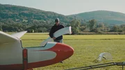 Sebastian Billert liebt seinen Flieger aus dem Jahr 1959.
