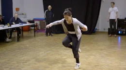Bewerberin Jing Xiang in einer Bewegungs&uuml;bung.