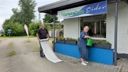 Michael Maaß und Anne Maaß beim „Frühjahrsputz“ an der Zufahrt zu ihrem Campingplatz „Camping Oase Eider“. Michael Maaß und Anne Maaß beim „Frühjahrsputz“ an der Zufahrt zu ihrem Campingplatz „Camping Oase Eider“.