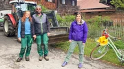 Im Rottal lernt Anna Toni und Gudrun kennen. Zusammen betreiben sie den Hausberghof und halten alte Haustierrassen. Im Rottal lernt Anna Toni und Gudrun kennen. Zusammen betreiben sie den Hausberghof und halten alte Haustierrassen.
