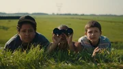 Hamza (Wisam Tadjeddin), Alicia (Amee Liv Martina) und Sven (Brandon River Coene) beobachten Wiggerts Haus und planen seine Flucht. Hamza (Wisam Tadjeddin), Alicia (Amee Liv Martina) und Sven (Brandon River Coene) beobachten Wiggerts Haus und planen seine Flucht.