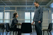 14:30 - Jula (Janina Fautz) spielt Hegel (Juergen Maurer) den Mitschnitt ihres Drohanrufes vor. Er rät ihr zu tun was der Unbekannte von ihr verlangt. Die Verwendung des sendungsbezogenen Materials ist nur mit dem Hinweis und Verlinkung auf RTL+ gestattet. 14:30 - Jula (Janina Fautz) spielt Hegel (Juergen Maurer) den Mitschnitt ihres Drohanrufes vor. Er rät ihr zu tun was der Unbekannte von ihr verlangt. Die Verwendung des sendungsbezogenen Materials ist nur mit dem Hinweis und Verlinkung auf RTL+ gestattet.