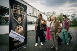 Das Qualifikationsspiel f&uuml;r den Big Battle Bowl steht an! Werden Karo (Bettina Lamprecht, l.), Shu (Jing Xiang, 2.v.l.), Freddy (Hans-Joachim Heist, 2.v.r.) und Djamal (Mido Kotaini, r.) es schaffen sich zu qualifizieren?