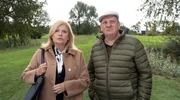 Isabel von Brede (Sabine Postel, l.) vertritt Richter Greinert (Thomas K&uuml;gel, r.): Er soll mit einem Golfball die Gerichtspr&auml;sidentin am Kopf verletzt haben &ndash; mit voller Absicht.