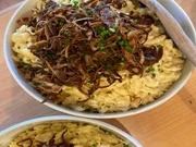 Im Gasthaus "Zum Lustigen Hirsch" (Immenstadt i. Allgäu) gibt es zum Hauptgang Sauerbraten vom Allgäuer Reh mit Haselnussspätzle und Blaukraut. Im Gasthaus "Zum Lustigen Hirsch" (Immenstadt i. Allgäu) gibt es zum Hauptgang Sauerbraten vom Allgäuer Reh mit Haselnussspätzle und Blaukraut.