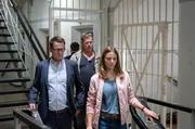 In der Lübecker Justizvollzugsanstalt wurde ein Häftling im Duschraum tot aufgefunden. Er wurde zusammengeschlagen und dabei tödlich am Kopf verletzt. Lars Englen (Ingo Naujoks), Finn Kiesewetter (Sven Martinek) und Nina Weiss (Julia Schäfle) nehmen die Ermittlungen auf. In der Lübecker Justizvollzugsanstalt wurde ein Häftling im Duschraum tot aufgefunden. Er wurde zusammengeschlagen und dabei tödlich am Kopf verletzt. Lars Englen (Ingo Naujoks), Finn Kiesewetter (Sven Martinek) und Nina Weiss (Julia Schäfle) nehmen die Ermittlungen auf.
