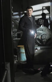 Booth (David Boreanaz) macht es sich zur persönlichen Aufgabe, seinen Ex-Kollegen Broadsky zu stellen - ein Scharfschütze, der glaubt, für Recht und Ordnung sorgen zu müssen. Booth (David Boreanaz) macht es sich zur persönlichen Aufgabe, seinen Ex-Kollegen Broadsky zu stellen - ein Scharfschütze, der glaubt, für Recht und Ordnung sorgen zu müssen.
