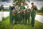 Beim Kreisfischereiverein Rosenheim. Von links: Simon Schwarz, Anton Huber, Egidius Schulz, Melanie Müller und Sebastian Bezzel. Beim Kreisfischereiverein Rosenheim. Von links: Simon Schwarz, Anton Huber, Egidius Schulz, Melanie Müller und Sebastian Bezzel.