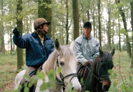 00 Uhr im Ersten. Wo ist Silverado? Der Araberhengst ist ausgerissen. Verzweifelt macht sich Alina (Marett Katalin Klahn) in Begleitung von Patrick (Tim-Kristopher Hausmann) auf die Suche.