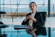 Marie Leclair (Cathy Belton) leitet die EJPO, eine Polizei-Spezialeinheit der Europäischen Union. Marie Leclair (Cathy Belton) leitet die EJPO, eine Polizei-Spezialeinheit der Europäischen Union.