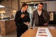 Jetzt ist Bille gefragt: Ein Landgasthofbesitzer wurde ermordet und die SOKO-Kommissare sind bei einer Teambuilding-Ma&szlig;nahme telefonisch nicht zu erreichen. Zwangsl&auml;ufig beginnt die Streifenpolizistin Sibylle Beyer (B&auml;rbel Stolz) mit den Mordermittlungen. Der Leiter der Rechtsmedizin Dr. Benedikt F&ouml;rster (Florian W&uuml;nsche) steht ihr tatkr&auml;ftig zur Seite.