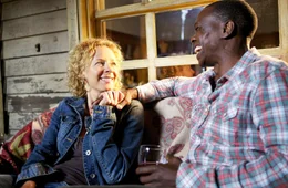 In dem sympathischen Djabo (Getmore Sithole) findet Clarissa (Katja Riemann) in S&uuml;dafrika einen Mann f&uuml;rs Leben.