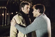 Matthias (Andreas Hutzel, r.) will den betrunkenen Oliver (Patrik Fichte, l.) von einer großen Dummheit abhalten. Matthias (Andreas Hutzel, r.) will den betrunkenen Oliver (Patrik Fichte, l.) von einer großen Dummheit abhalten.