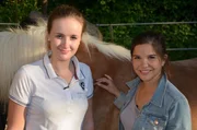Die 18-J&auml;hrige Nina hat eine Reitbeteiligung: Sie k&uuml;mmert sich um ein Pferd und darf daf&uuml;r reiten. Von ihr erf&auml;hrt Anna viel &uuml;ber die Pflege und Haltung eines Pferdes.