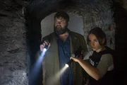 Kommissar Behringer (Antoine Monot) und Jung-Kommissarin Ela Jenning (Cosima Henman). Behringer und Ela machen in den Stollengängen eine Entdeckung. Kommissar Behringer (Antoine Monot) und Jung-Kommissarin Ela Jenning (Cosima Henman). Behringer und Ela machen in den Stollengängen eine Entdeckung.
