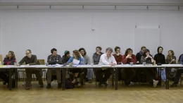 Das Pr&uuml;fgremium der Schauspielschule bei der Arbeit. Am Tisch: Nora Somaini, Christian Ebert, Titus Georgi, Esther Berias, Stefan Wiefel, Jan Konieczny und Helga Melzer.