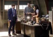 (v.l.n.r.) Special Agent Bernard Randolf (Caleb Foote); Special Agent Leroy Jethro Gibbs (Austin Stowell); Special Agent Lala Dominguez (Mariel Molino) (v.l.n.r.) Special Agent Bernard Randolf (Caleb Foote); Special Agent Leroy Jethro Gibbs (Austin Stowell); Special Agent Lala Dominguez (Mariel Molino)