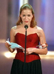 ARD/WDR: Ksln, 06.10.01: Die Schauspielerin Anna Thalbach bedankt sich im Kslner Coloneum beim Publikum fYr den Deutschen Fernsehpreis, mit dem sie als Nebendarstellerin Nummer eins fYr ihre Rolle im ARD- Tatort "Kindstod" belohnt wurde. 2500 GSste besuchten die aufwendige Gala, in deren Verlauf das deutsche Fernsehen seine grs§en Stars fYr ihre Leistungen ehrte. Der Deutsche Fernsehpreis, der zum dritten Mal ausgetragen wurde, wurde in insgesamt 20 Kategorien, einschlie+lich Fsrderpreise und Ehrenpreis, verliehen. ARD/WDR: Ksln, 06.10.01: Die Schauspielerin Anna Thalbach bedankt sich im Kslner Coloneum beim Publikum fYr den Deutschen Fernsehpreis, mit dem sie als Nebendarstellerin Nummer eins fYr ihre Rolle im ARD- Tatort "Kindstod" belohnt wurde. 2500 GSste besuchten die aufwendige Gala, in deren Verlauf das deutsche Fernsehen seine grs§en Stars fYr ihre Leistungen ehrte. Der Deutsche Fernsehpreis, der zum dritten Mal ausgetragen wurde, wurde in insgesamt 20 Kategorien, einschlie+lich Fsrderpreise und Ehrenpreis, verliehen.