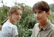 Der junge Star-Pianist Igor (Stanislav Artionchow) ist zu Gast auf dem Suederhof und Peggy (Thea Frank) hat sich gleich in ihn verknallt. Der junge Star-Pianist Igor (Stanislav Artionchow) ist zu Gast auf dem Suederhof und Peggy (Thea Frank) hat sich gleich in ihn verknallt.