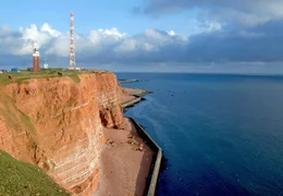 Die Rote: &Uuml;ber 40 Kilometer liegt Helgoland vom Festland entfernt, mitten in der Deutschen Bucht.