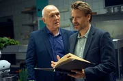 Matthias (Max von Pufendorf) will seinen Chef Klaus Nägele (Jo Jung, li.) von seinem Qualitätsansatz überzeugen. Matthias (Max von Pufendorf) will seinen Chef Klaus Nägele (Jo Jung, li.) von seinem Qualitätsansatz überzeugen.