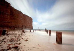 Insel mit vielen Gesichtern: Auf Helgoland liegen rote Klippen und feiner Sandstrand nur einen Steinwurf voneinander entfernt.