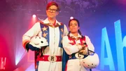 Sie fürchten weder Tod noch Teufel – Clarissa und Ralph füllen die heutige Sendung mit halsbrecherischen Stunts. Kein Sprung ist ihnen zu weit, kein Becken zu tief und kein Thema zu gefährlich! In diesem Sinne: anschnallen und zuschauen, während Clarissa und Ralph z.B diese Frage der heutigen Sendung beantworten! Und diesmal ganz wichtig: bitte nicht nachmachen! Warum zeigt man jemandem die „kalte Schulter“? Sie fürchten weder Tod noch Teufel – Clarissa und Ralph füllen die heutige Sendung mit halsbrecherischen Stunts. Kein Sprung ist ihnen zu weit, kein Becken zu tief und kein Thema zu gefährlich! In diesem Sinne: anschnallen und zuschauen, während Clarissa und Ralph z.B diese Frage der heutigen Sendung beantworten! Und diesmal ganz wichtig: bitte nicht nachmachen! Warum zeigt man jemandem die „kalte Schulter“?