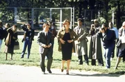 Mike (Michael J. Fox, vorne l.) und Nikki (Connie Britton, vorne r.) versuchen, dem Bürgermeister ein neues Image zu verpassen. Mike (Michael J. Fox, vorne l.) und Nikki (Connie Britton, vorne r.) versuchen, dem Bürgermeister ein neues Image zu verpassen.