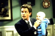 Mike (Michael J. Fox) spielt mit dem Gedanken, das Findelkind zu adoptieren. Mike (Michael J. Fox) spielt mit dem Gedanken, das Findelkind zu adoptieren.