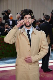 Bad Bunny bei der Met Gala 2022 im Metropolitan Museum of Art in New York, New York. Bad Bunny bei der Met Gala 2022 im Metropolitan Museum of Art in New York, New York.