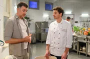 Yannik (Jo Weil, l.) gibt vor Kilian (Anthony Paul, r.) zu, dass er nach wie vor Gefühle für Katja hat. Yannik (Jo Weil, l.) gibt vor Kilian (Anthony Paul, r.) zu, dass er nach wie vor Gefühle für Katja hat.