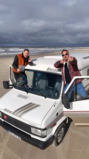 Friso Richter (re.) und Lukas Lowack besuchen zwei Luxus-Campingpl&auml;tze hinter der d&auml;nischen Grenze.