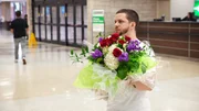 Clayton wartet darauf, dass Anali heute in den USA eintrifft. Clayton wartet darauf, dass Anali heute in den USA eintrifft.
