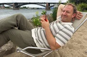 Tobi Kämmerer am Strand von Mainz Kastel Tobi Kämmerer am Strand von Mainz Kastel